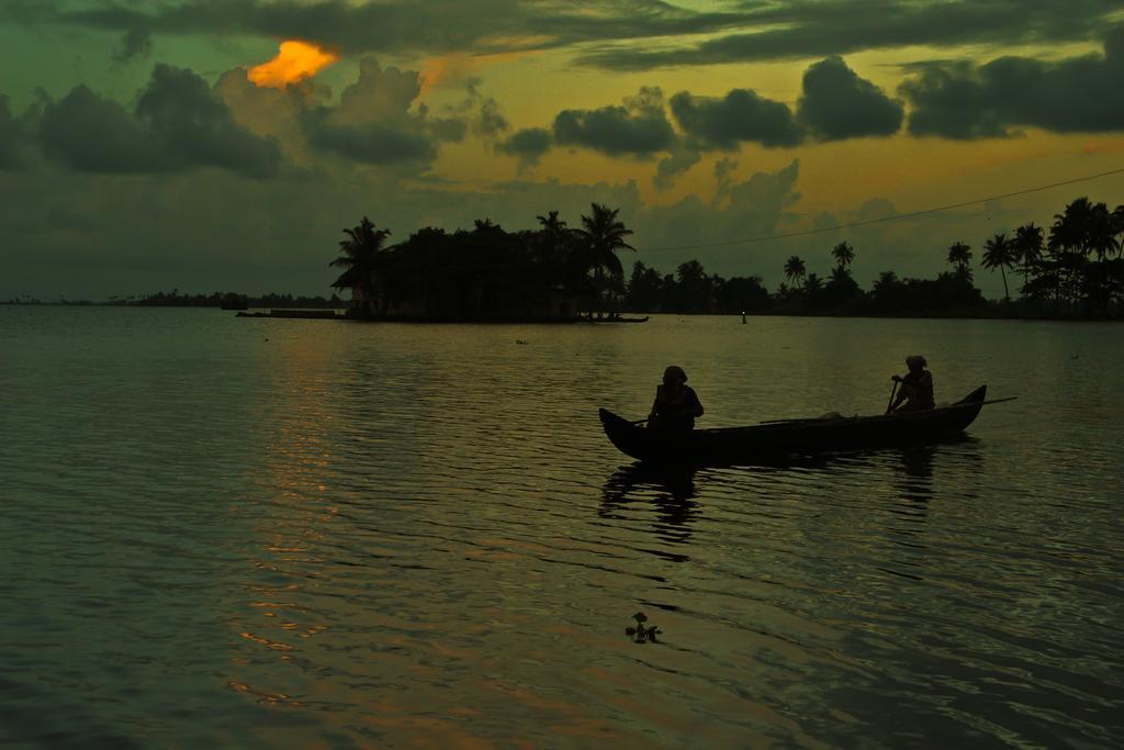 Punnamada Resort Alappuzha Exterior photo
