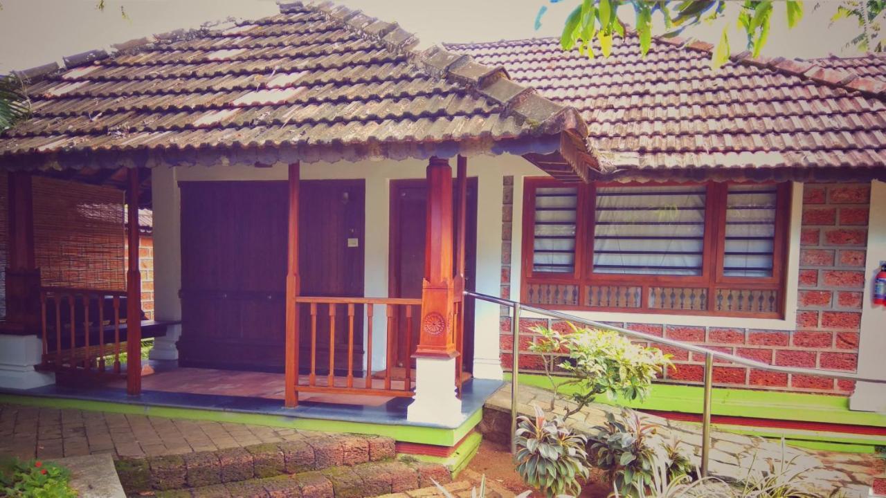 Punnamada Resort Alappuzha Exterior photo