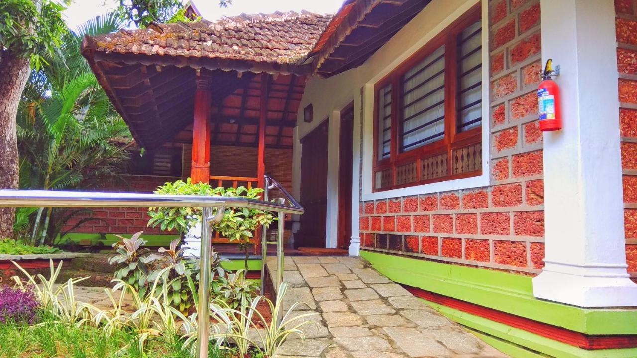Punnamada Resort Alappuzha Exterior photo