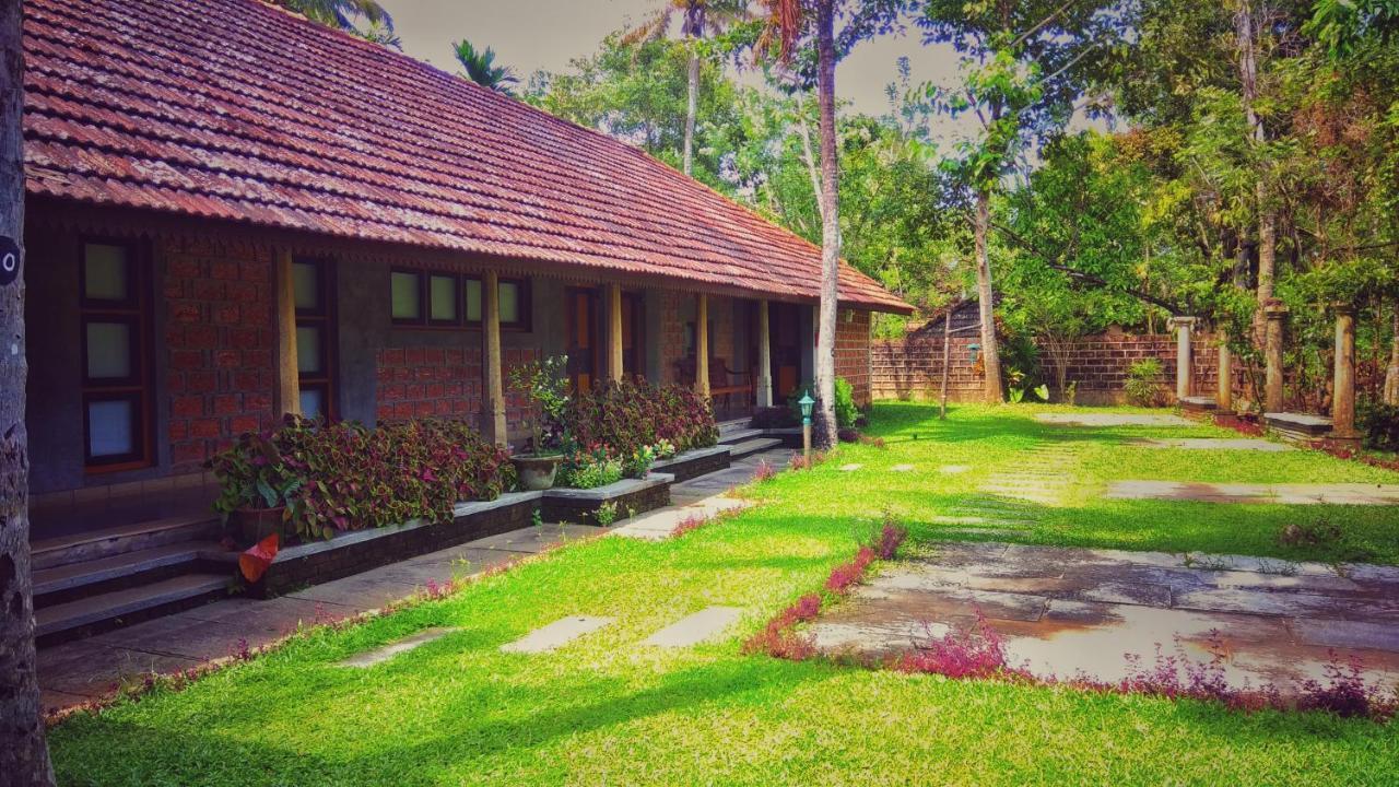 Punnamada Resort Alappuzha Exterior photo